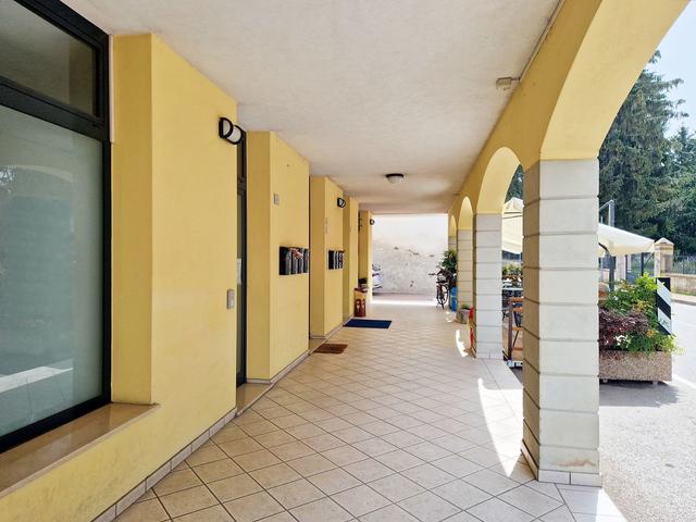 #20986 Negozio al piano terra con posto auto in vendita - foto 6