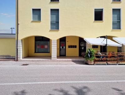 Negozi in vendita