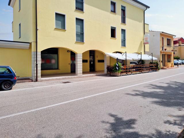 #20987 Negozio al piano terra con posto auto in vendita - foto 2