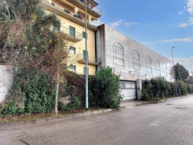 #21015 Complesso industriale con opificio ed uffici in vendita - foto 2