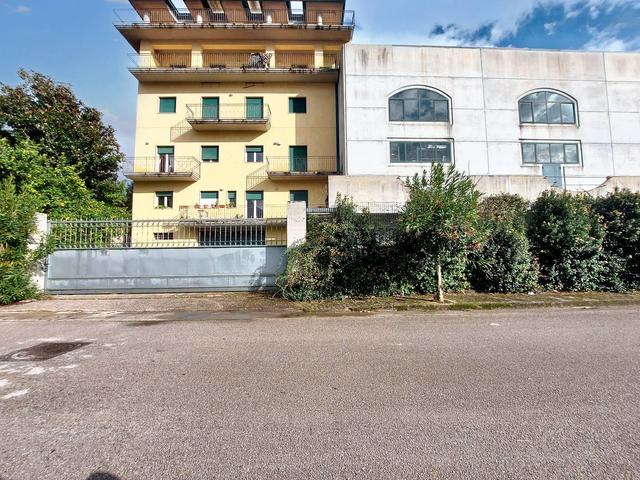 #21015 Complesso industriale con opificio ed uffici in vendita - foto 3