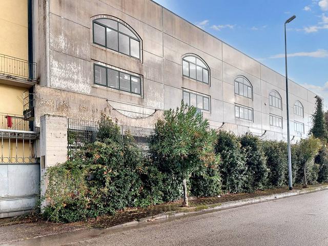 #21015 Complesso industriale con opificio ed uffici in vendita - foto 7