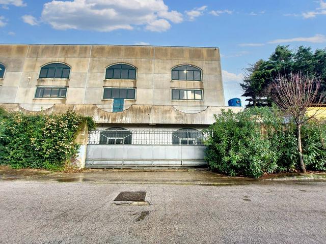 #21015 Complesso industriale con opificio ed uffici in vendita - foto 9