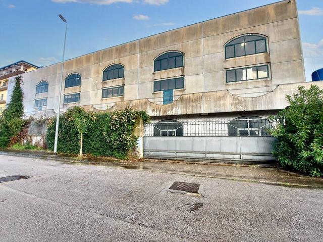 #21015 Complesso industriale con opificio ed uffici in vendita - foto 10