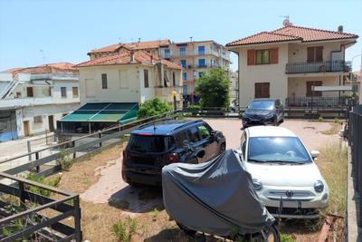 Posti auto in vendita