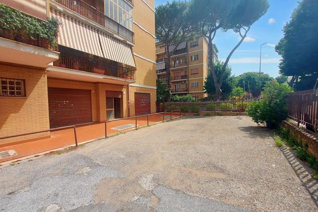 #21394 Negozio al piano terra con piazzale in vendita - foto 2