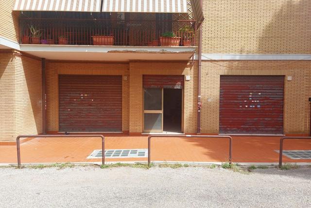 #21394 Negozio al piano terra con piazzale in vendita - foto 4