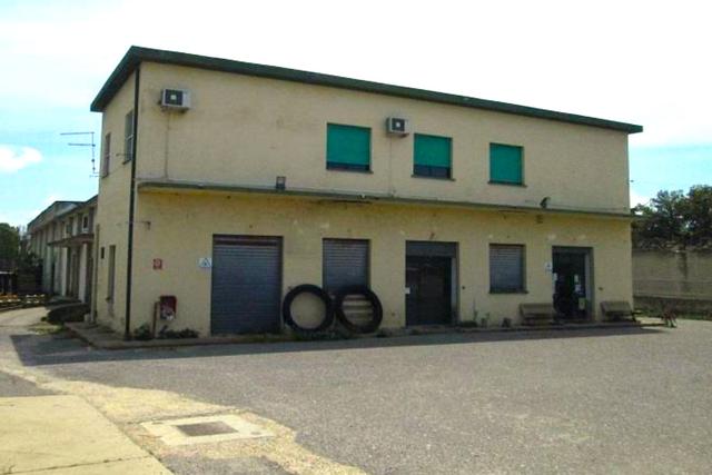 #21449 Complesso artigianale con cortile e pertinenze in vendita - foto 1