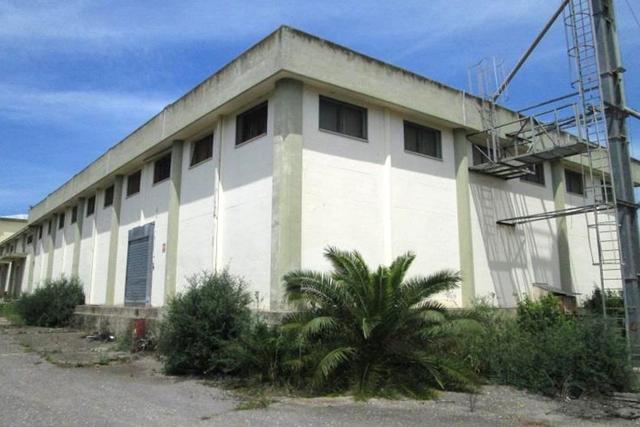 #21449 Complesso artigianale con cortile e pertinenze in vendita - foto 2