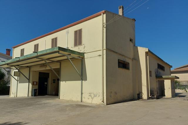 #21452 Complesso artigianale con cortile e pertinenze in vendita - foto 3