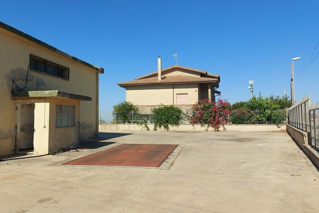 #21452 Complesso artigianale con cortile e pertinenze in vendita - foto 11