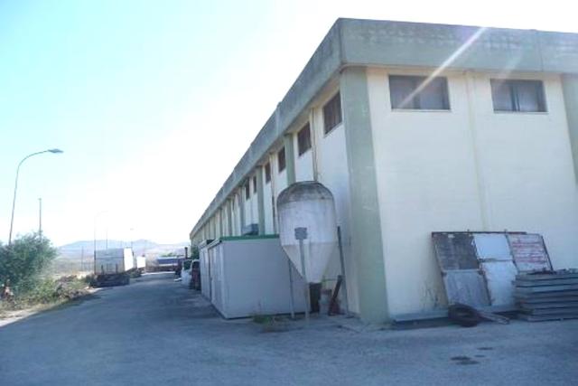 #21459 Complesso artigianale con cortile e pertinenze in vendita - foto 2
