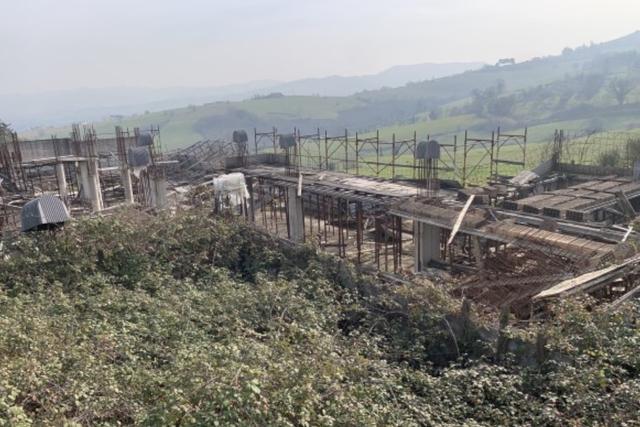 #21495 Due fabbricati al grezzo e relativa area di sedime in vendita - foto 2