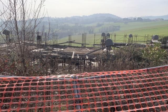 #21495 Due fabbricati al grezzo e relativa area di sedime in vendita - foto 5