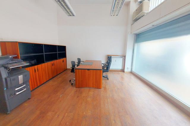 #21533 Locale commerciale su due piani in vendita - foto 2