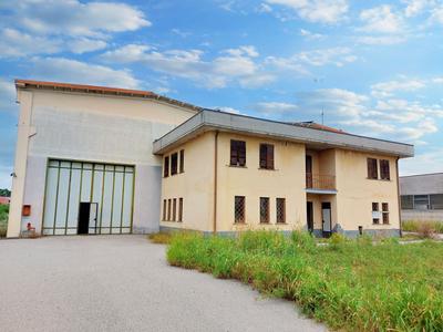 Capannoni artigianali in vendita