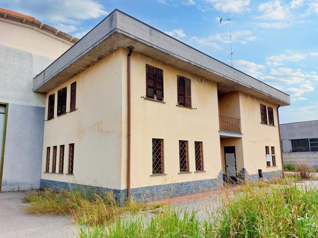 #21550 Capannone con uffici e area pertinenziale in vendita - foto 3