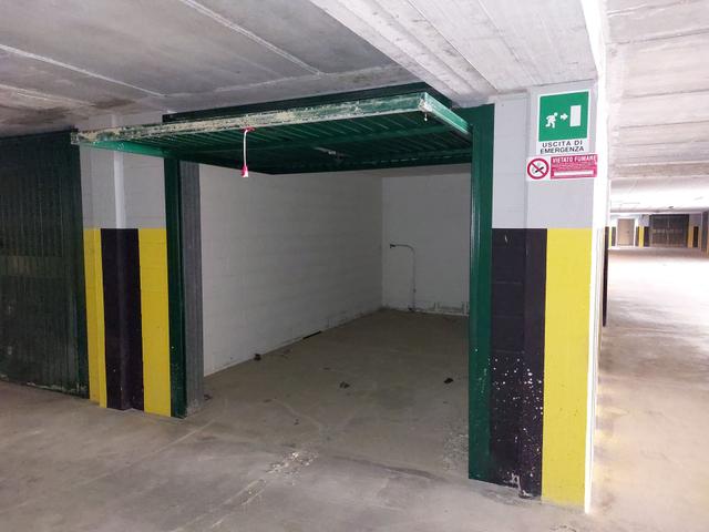 Garage in vendita