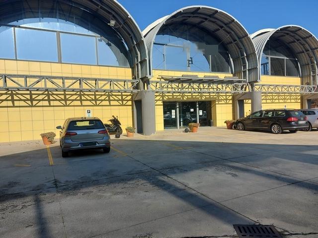 #21605 Porzione di complesso commerciale/logistico con area esterna in vendita - foto 1
