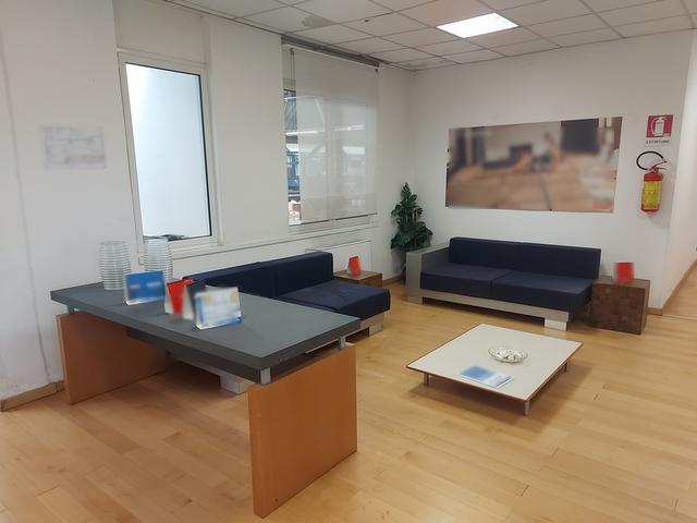 #21605 Porzione di complesso commerciale/logistico con area esterna in vendita - foto 12