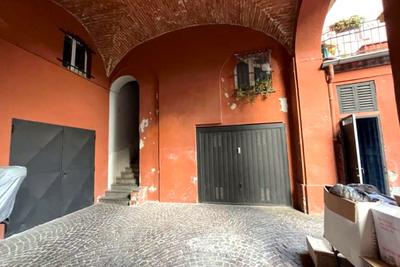 Magazzini in vendita