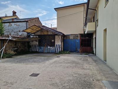 Capannoni artigianali in vendita