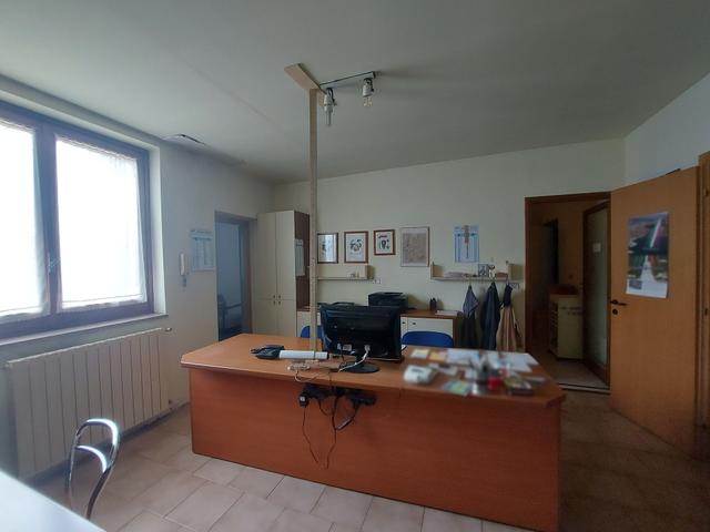 #21731 Fabbricato artigianale con laboratorio, uffici e locale vendita in vendita - foto 10