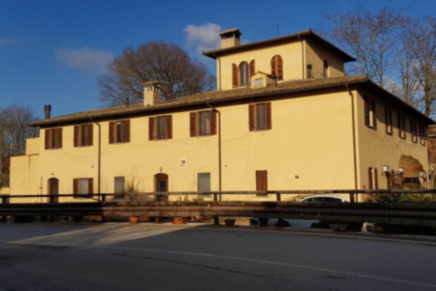 #21754 Struttura alberghiera con ampia corte e parcheggi in vendita - foto 2