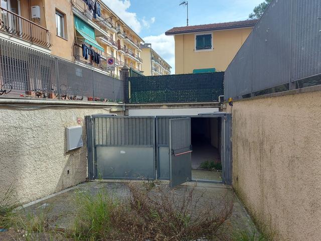Garage in vendita