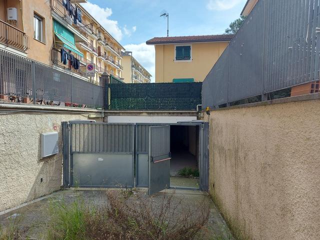 Garage in vendita