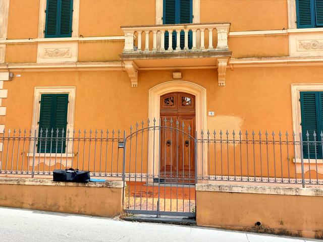 Edifici direzionali in vendita