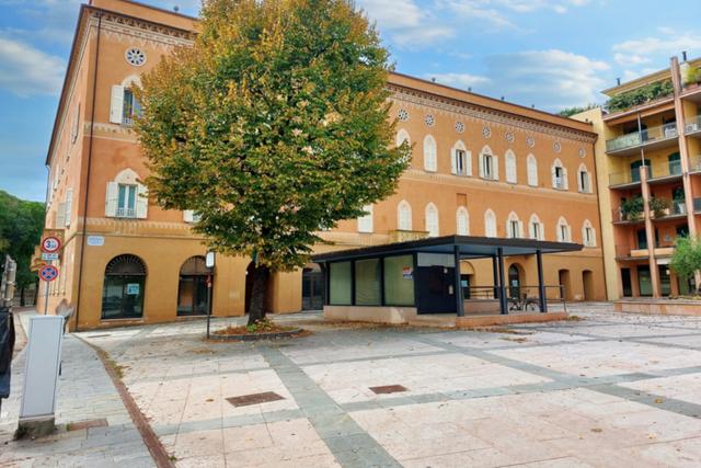 #22161 Negozio in palazzo storico (sub 70) in vendita - foto 1