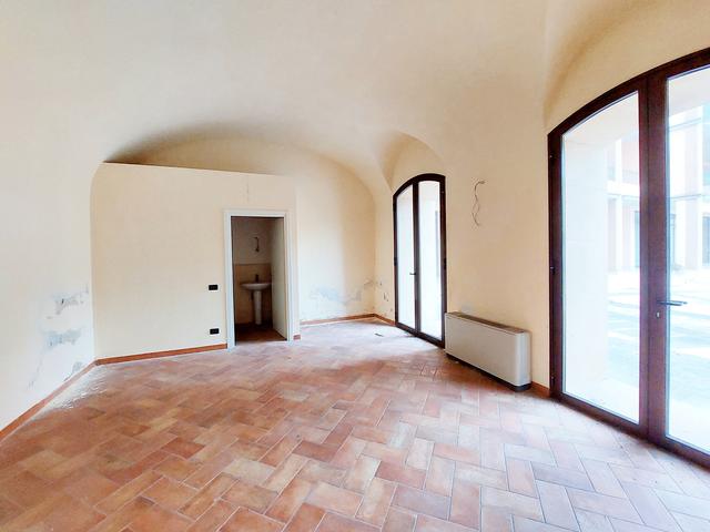 #22161 Negozio in palazzo storico (sub 70) in vendita - foto 3