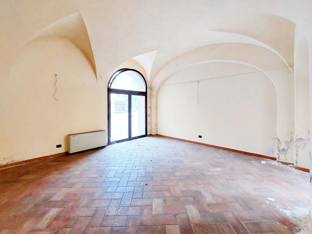 #22161 Negozio in palazzo storico (sub 70) in vendita - foto 4