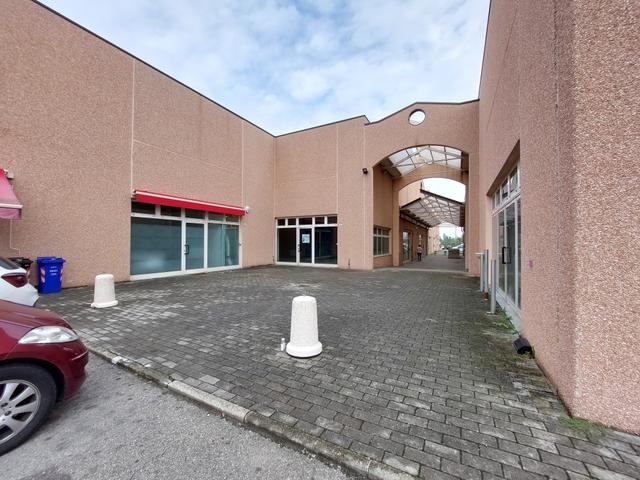 #22217 Negozio con posto auto in vendita - foto 4