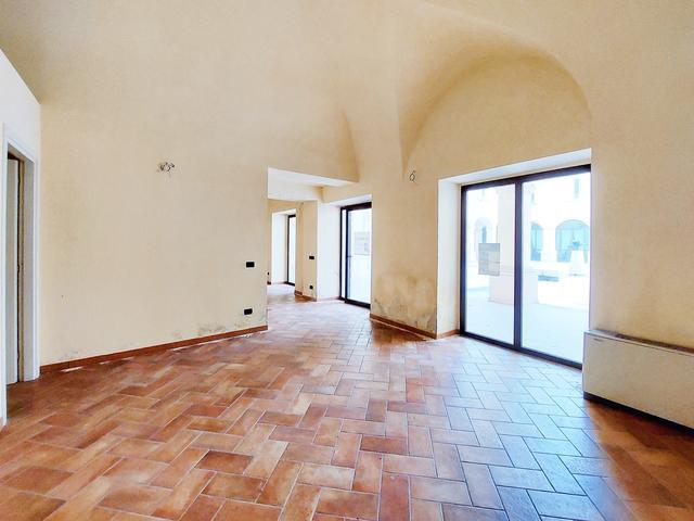 #22279 Cinque negozi, un appartamento e un ufficio in vendita - foto 5