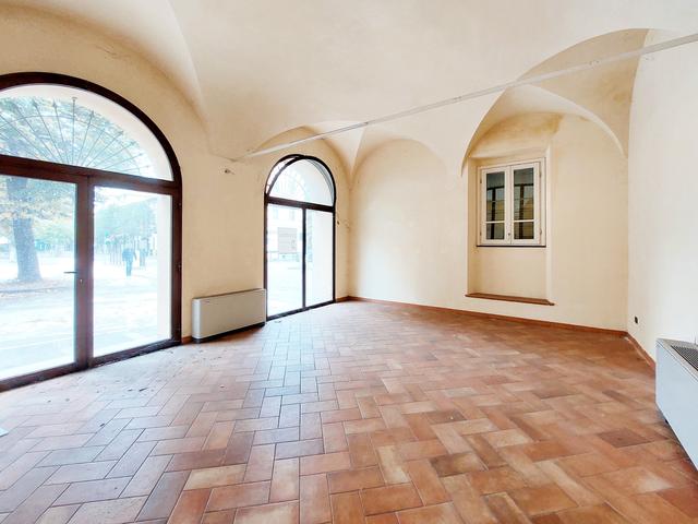 #22279 Cinque negozi, un appartamento e un ufficio in vendita - foto 7