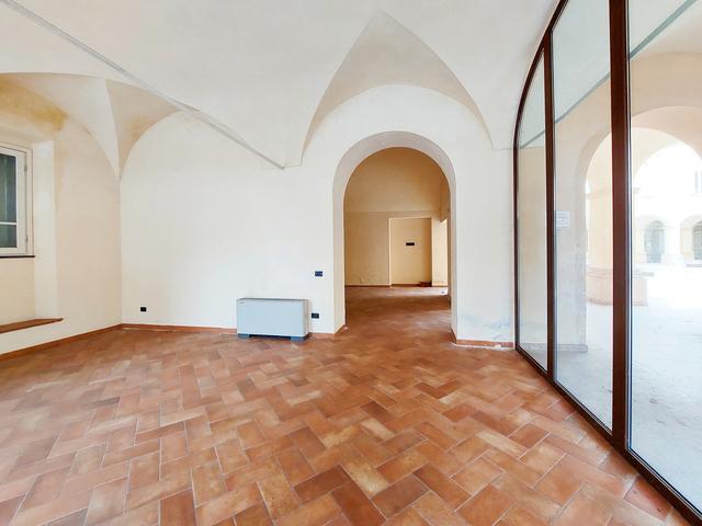 #22279 Cinque negozi, un appartamento e un ufficio in vendita - foto 8
