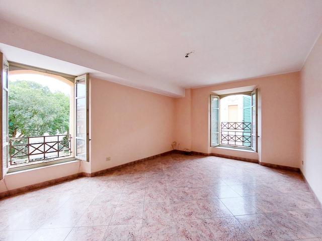 #22279 Cinque negozi, un appartamento e un ufficio in vendita - foto 15