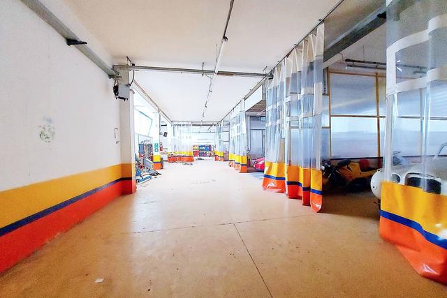 #22298 Fabbricato artigianale con uffici e appartamenti in vendita - foto 11