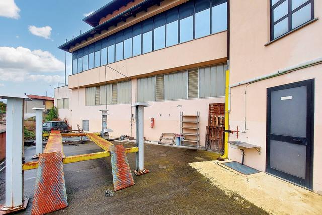 #22298 Fabbricato artigianale con uffici e appartamenti in vendita - foto 13