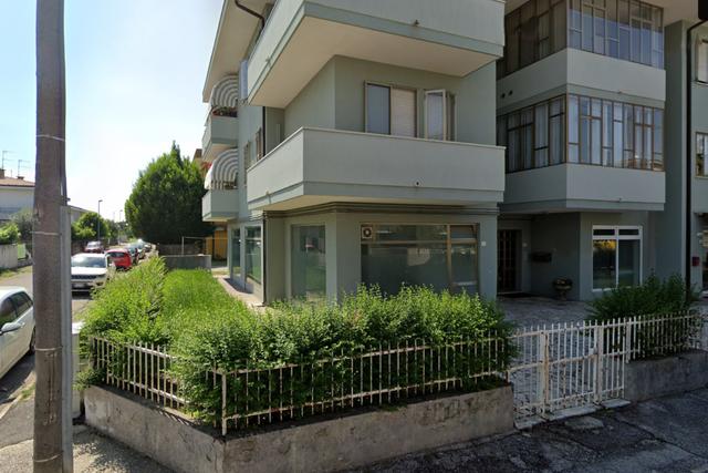 #22300 Negozio al piano terra in vendita - foto 1