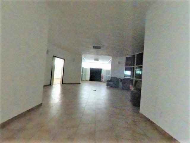 #22364 Quattro negozi, un ristorante, un ufficio e due magazzini in vendita - foto 2