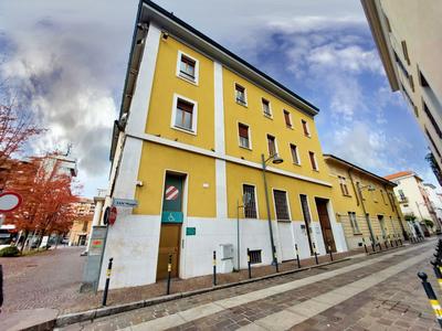 Studi privati in vendita