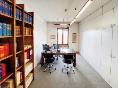 Studi privati in vendita