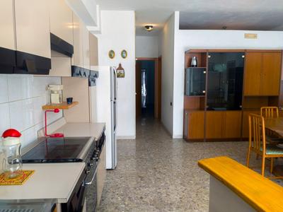 Laboratori in vendita