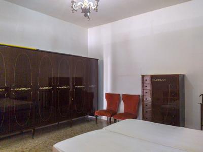 Laboratori in vendita