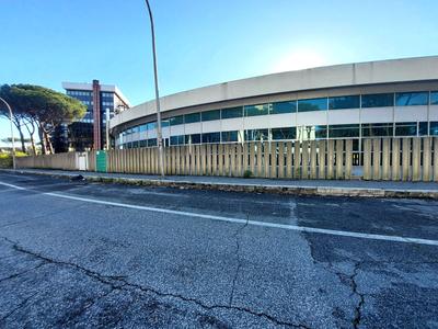 Complessi commerciali in vendita