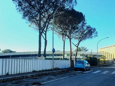 Complessi commerciali in vendita