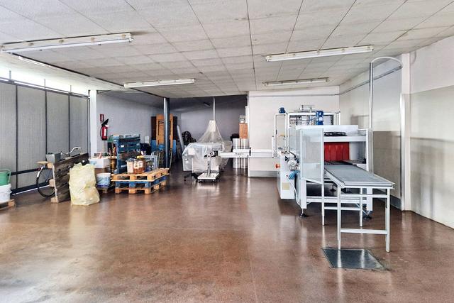 #22815 Laboratorio con magazzino e cortile condiviso in vendita - foto 2